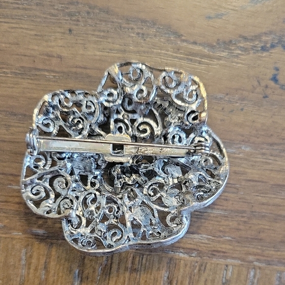 Elegant Silver and Gold tones Floral Brooch with chocolate chrystals - Picture 2 of 4